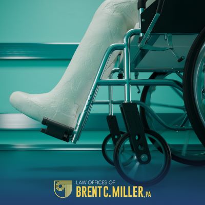 An injury victim in Ocala sitting in a wheelchair with a broken leg.